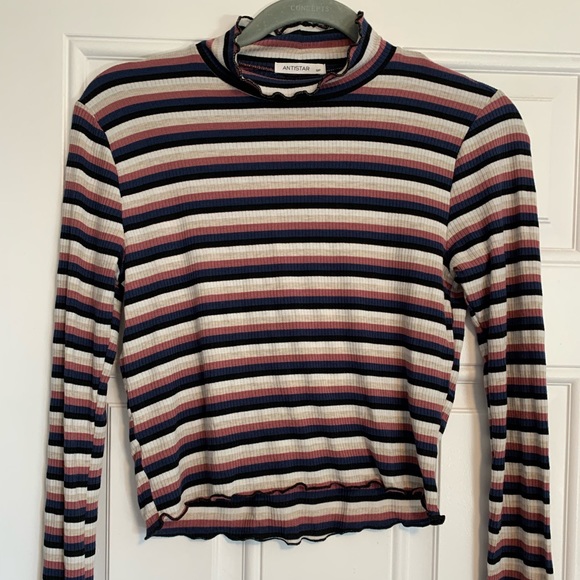 Cropped Long Sleeve Top - Picture 1 of 2